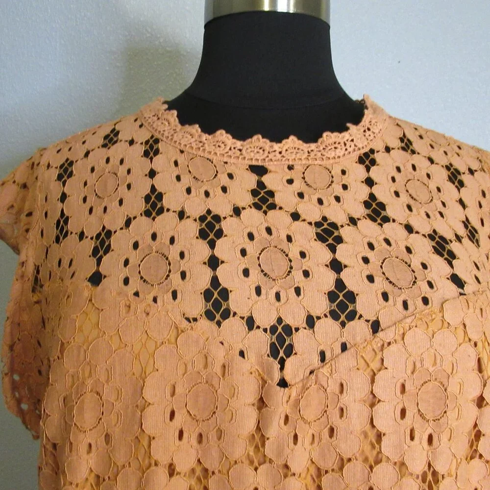 Lace Dress - Picture 6 of 7